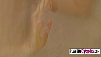 Riproduci Un momento lussurioso con leccate di fica e giochi di sesso scambisti cattivi.