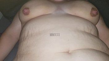 تشغيل تحصل مارس الجنس BBW مفلس ويأخذ حمولة على ثديها الضخمة