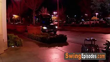 再生 ワイルドな夜の外出と角質のスワッピングカップル間の乱交で週末の雰囲気！