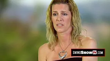 Redare Nopți sălbatice la casa de leagăn cu un grup ciudat de cupluri de swinger.