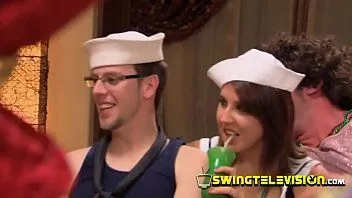 play Diese Swingerpaare sind geil und bereit für eine wilde Orgiennacht!
