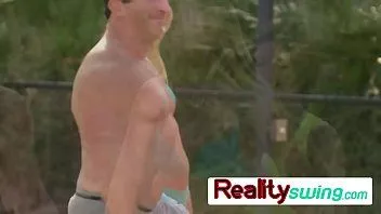 play Zabawa na świeżym powietrzu z gorącymi i napalonymi swingersami