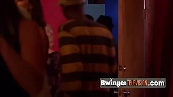 play Sexe softcore dans la balançoire entre couples échangistes excités !