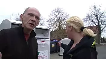 Afspelen Mijn vrouw houdt ervan om geneukt te worden door onbekende en enorme pikken, Berlijnse huisvrouwen speciaal!!! hoofdstuk 03 - (muschi-films exclusief)