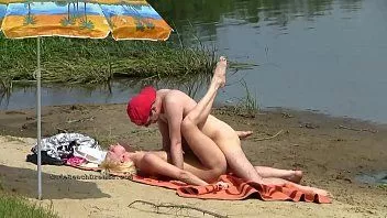 Jouer Des gens sans vergogne ont des relations sexuelles avec la nature ! amatrices !