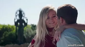 play Chloé Foster aimerait essayer quelque chose de nouveau