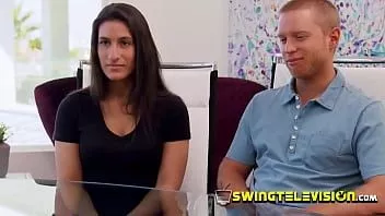 play Jessica rivede il contratto con una coppia di scambisti novellini
