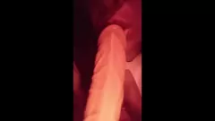 Abspielen Mexikanische Frau spielt Solo mit ihrem 22-cm-Dildo