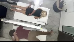 play Latina Housewife's énorme cul baisé pendant le massage du couple
