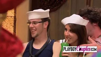 Reproduzir Festa softcore com jogos sexuais impertinentes e orgias de swinger de roleplay.