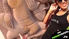 Играть Горячая азиатская GF выставляет свое тело и естественные сиськи на публике