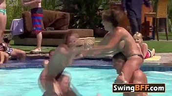 play Wekelijks betreden nieuwe koppels de swing tv