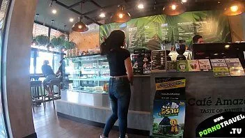 Jouer Boire du café avec une jeune fille thaïlandaise