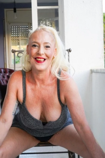 Порнозвезда Yelena Vera